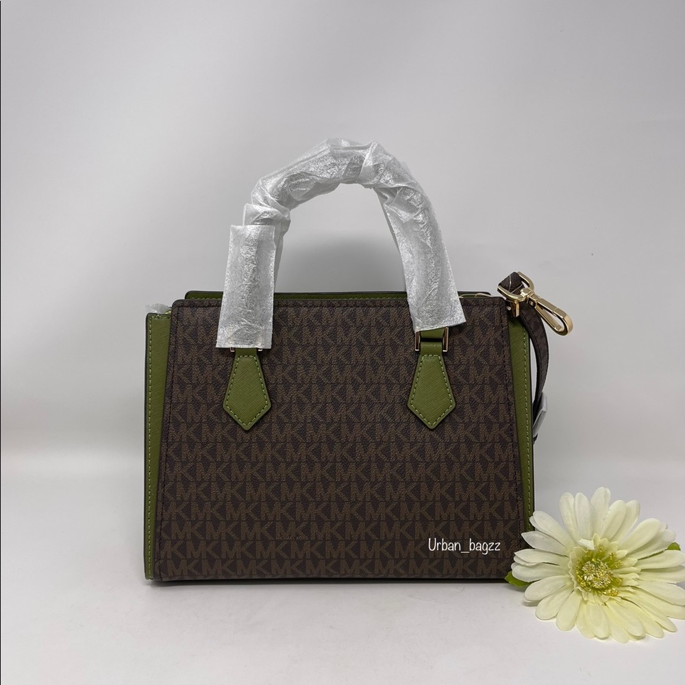 Michael Kors Hope Medium Messenger and Wallet - Picture 6 of 15